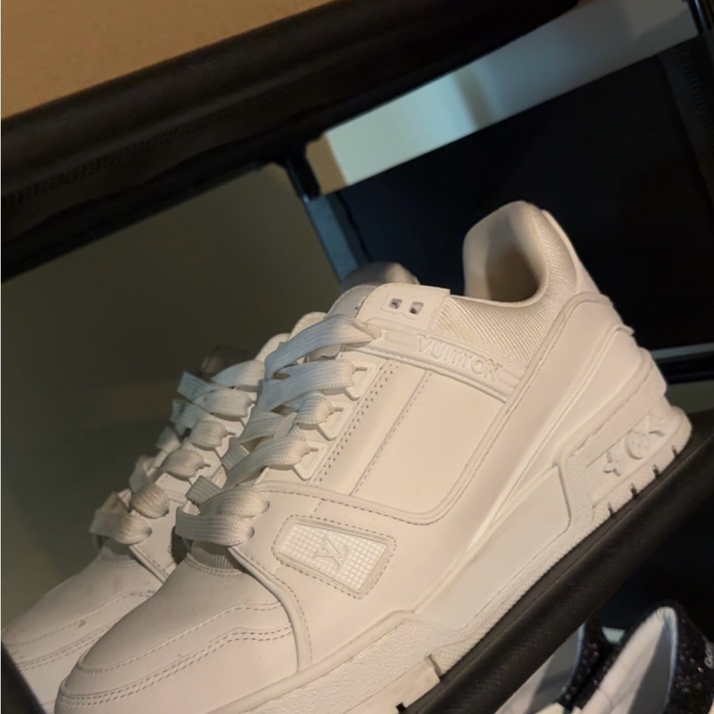 Woman’s LV trainers